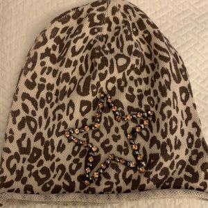 Leopard beanie with the star